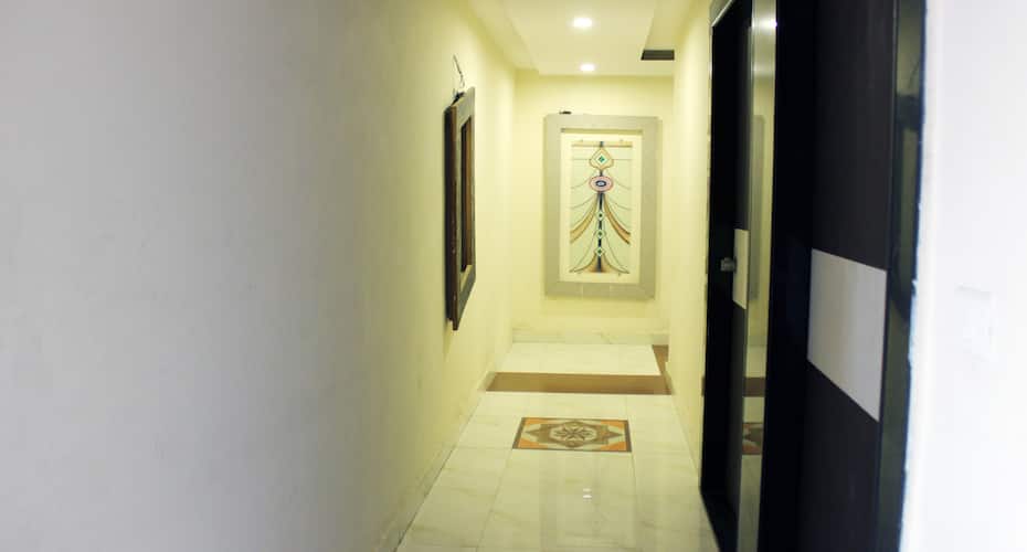Hotel Neelkanth Palace Guest House, Ahmedabad 4